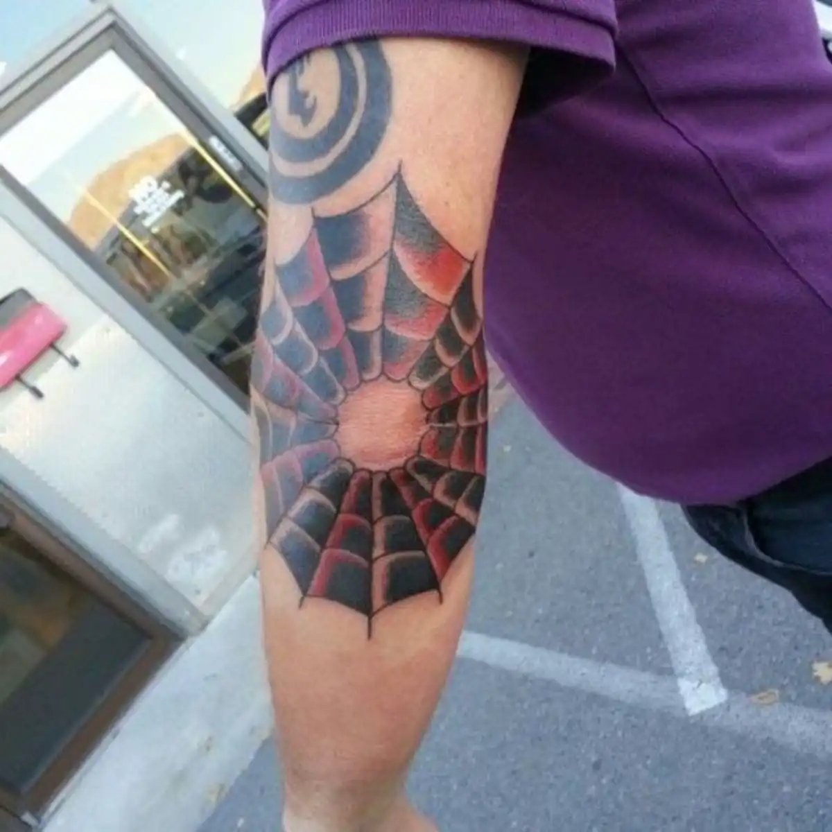 Spiderwebs: Spiders spin webs to trap and imprison prey, Spiderwebs are now commonly used to symbolize the amount of time spent in jail by ex-convicts. Prison, time